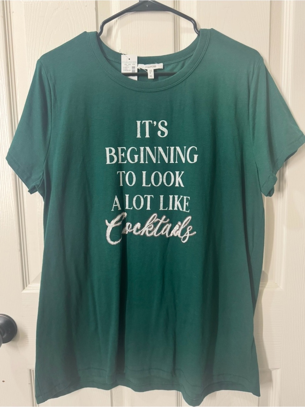 Emerald Green “It’s Beginning to Look Like Cocktails” Graphic Tee | Size: XL - Picture 5 of 5